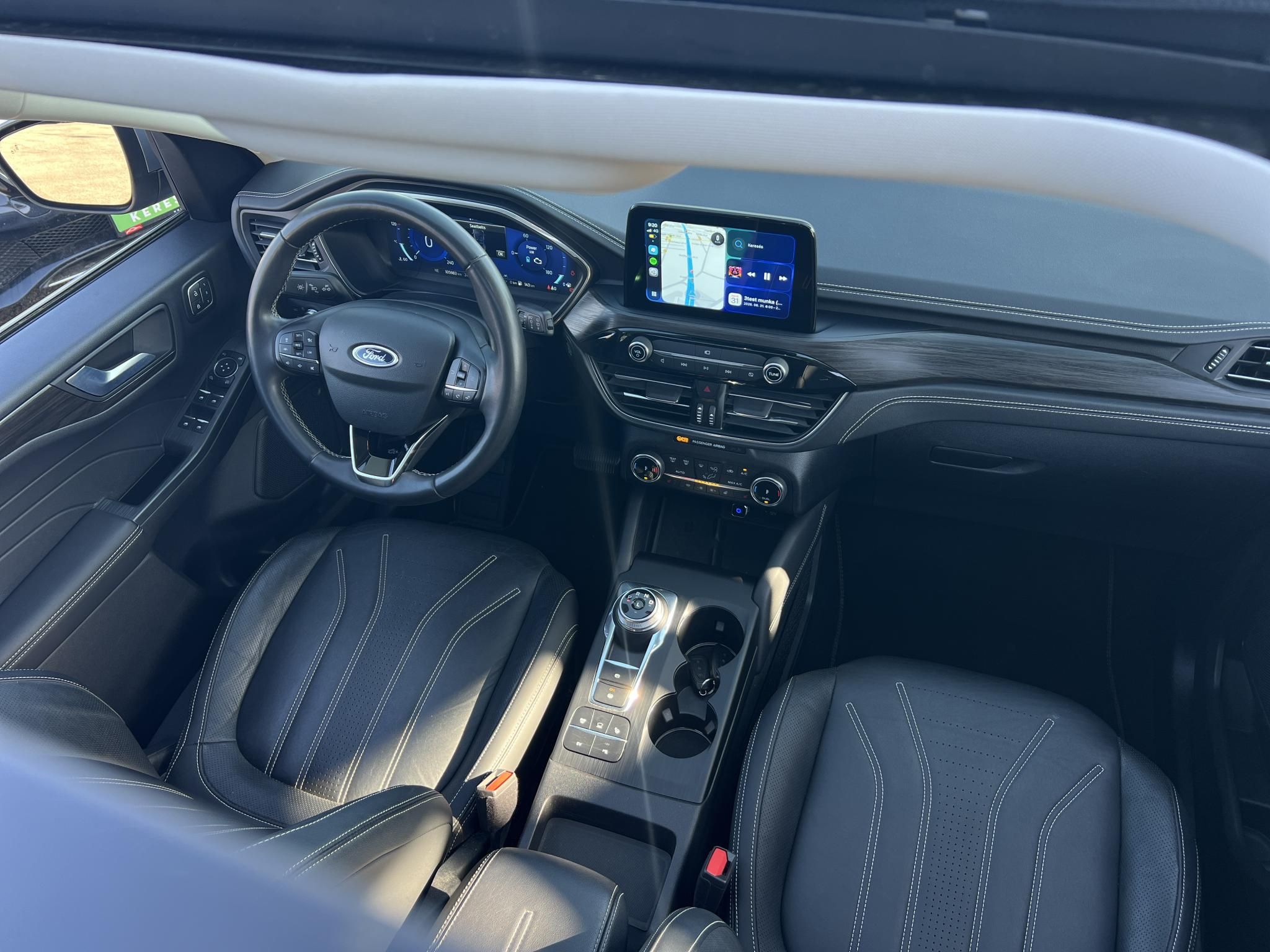 FORD KUGA 2.5 PHEV Vignale CVT panoráma tető. végig vezetett szervizkönyv