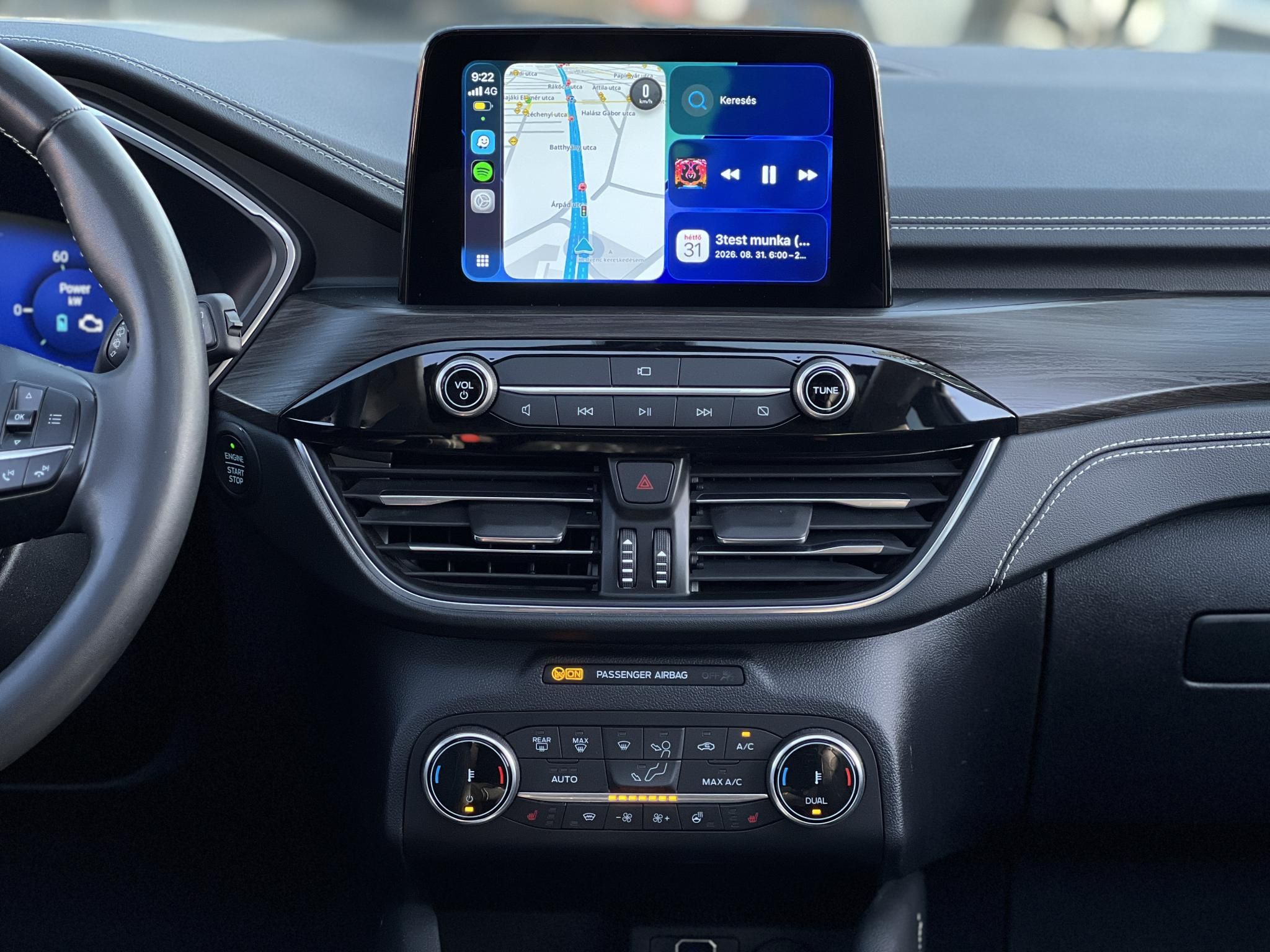FORD KUGA 2.5 PHEV Vignale CVT panoráma tető. végig vezetett szervizkönyv