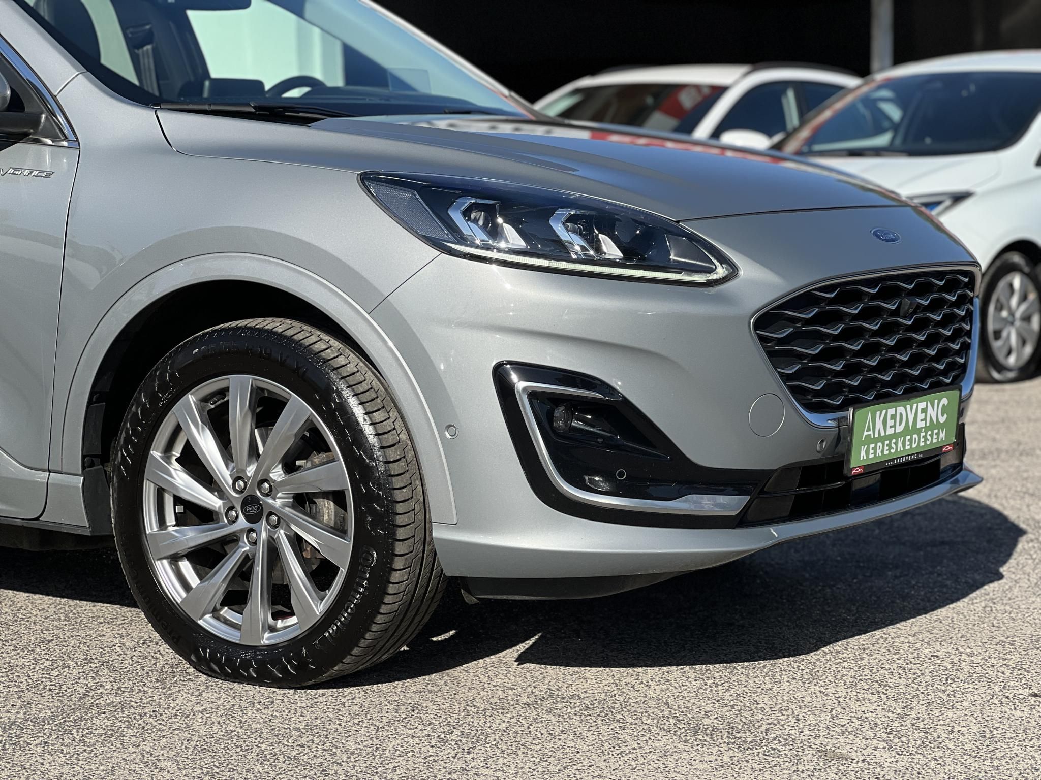 FORD KUGA 2.5 PHEV Vignale CVT panoráma tető. végig vezetett szervizkönyv