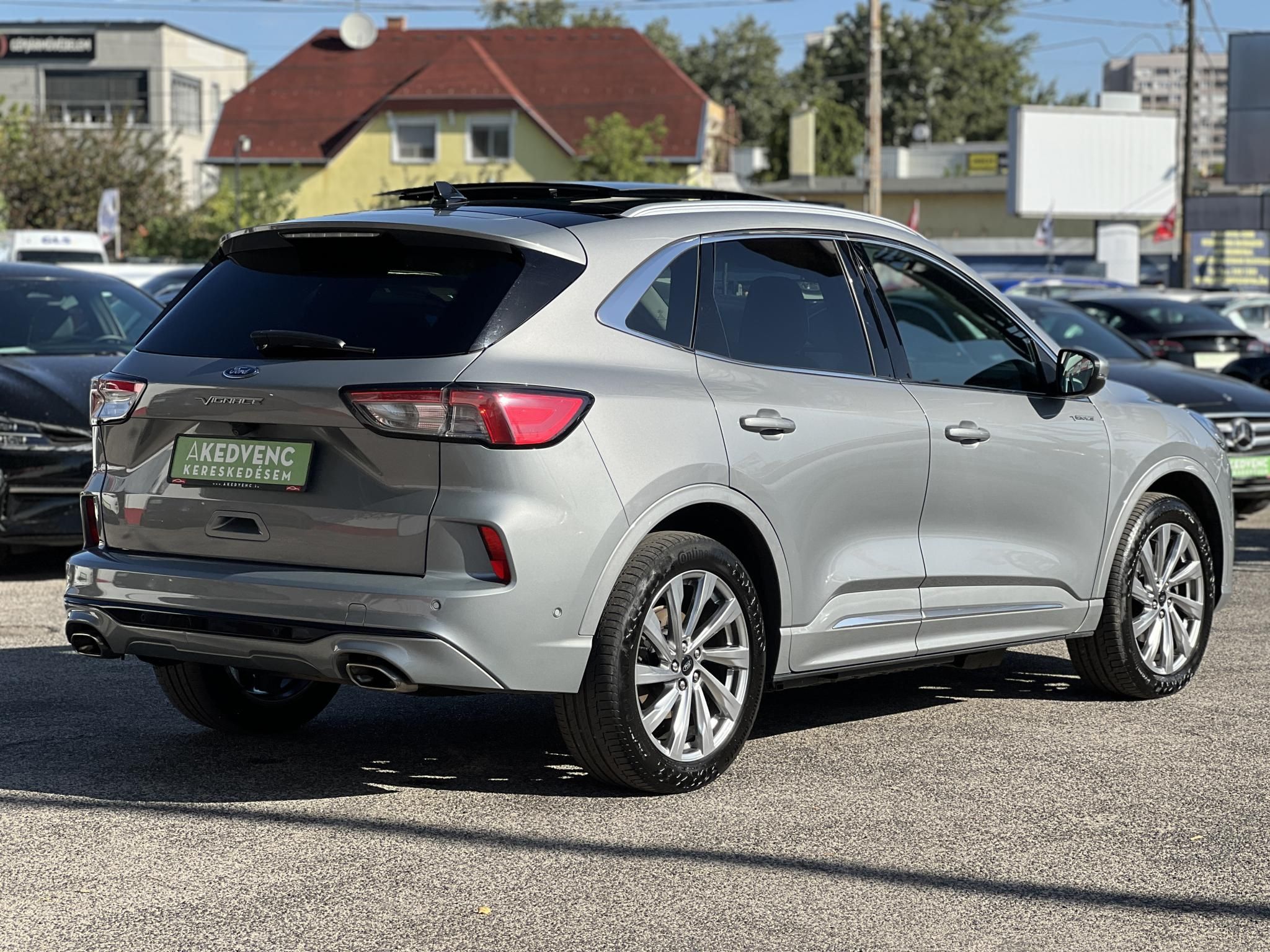 FORD KUGA 2.5 PHEV Vignale CVT panoráma tető. végig vezetett szervizkönyv
