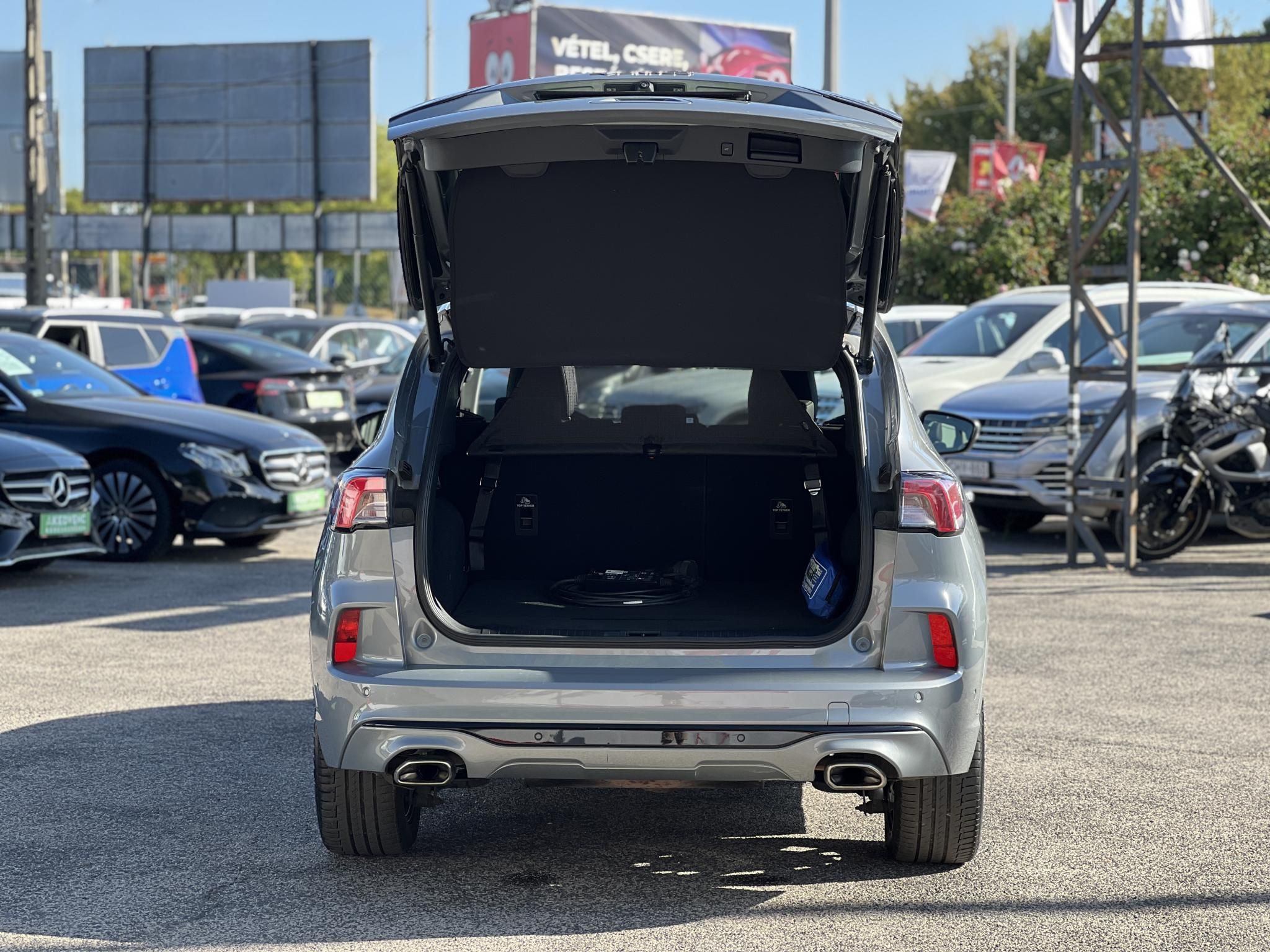 FORD KUGA 2.5 PHEV Vignale CVT panoráma tető. végig vezetett szervizkönyv