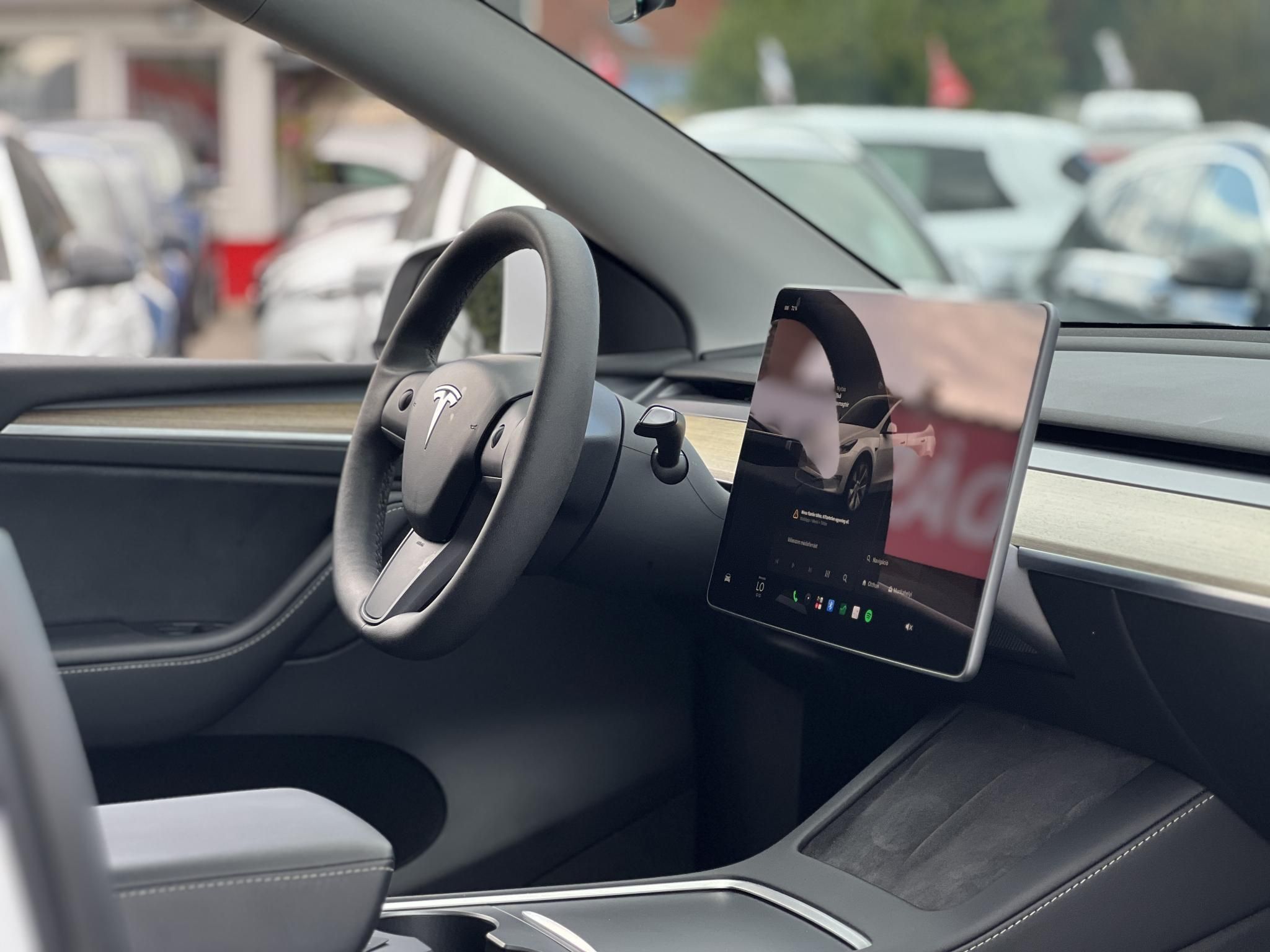 TESLA MODEL Y RWD (Automata) 87e km. Ryzen processzor. 2031-ig garanciális. téli-nyári kerékszett!