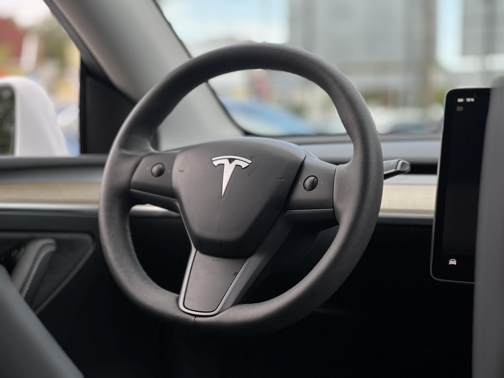 TESLA MODEL Y RWD (Automata) 87e km. Ryzen processzor. 2031-ig garanciális. téli-nyári kerékszett!