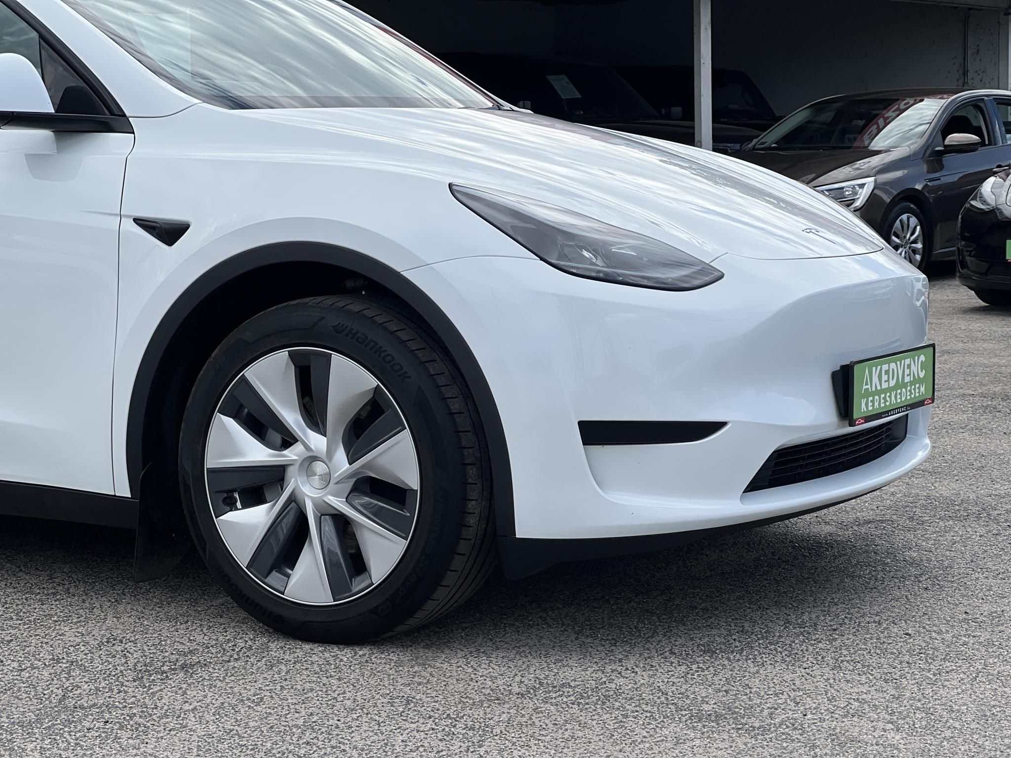 TESLA MODEL Y RWD (Automata) 87e km. Ryzen processzor. 2031-ig garanciális. téli-nyári kerékszett!