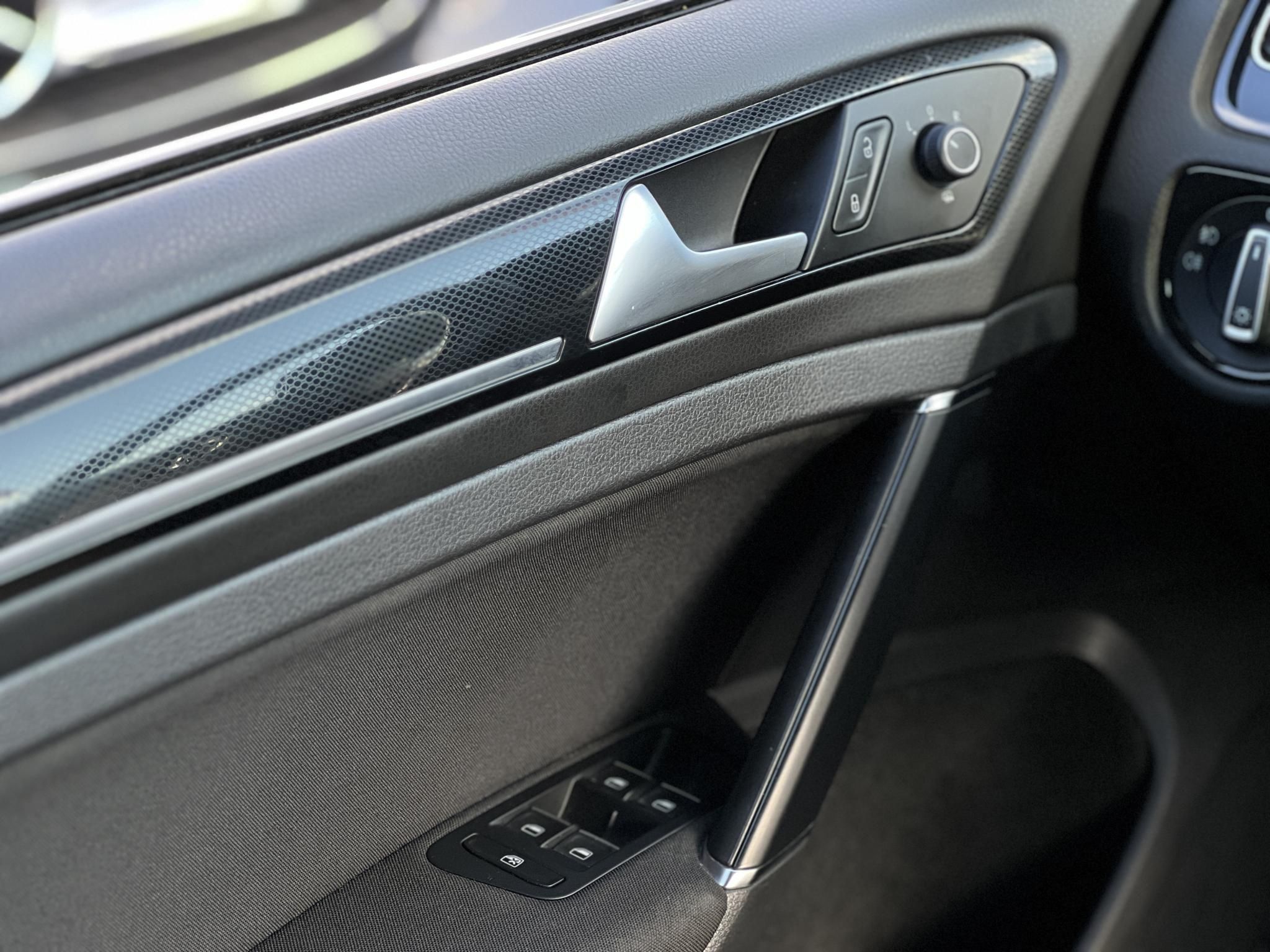 VOLKSWAGEN GOLF VII Variant 2.0 TDI Comfortline 4Motion Dynaudio HIFI. végig vezetett szervízkönyv