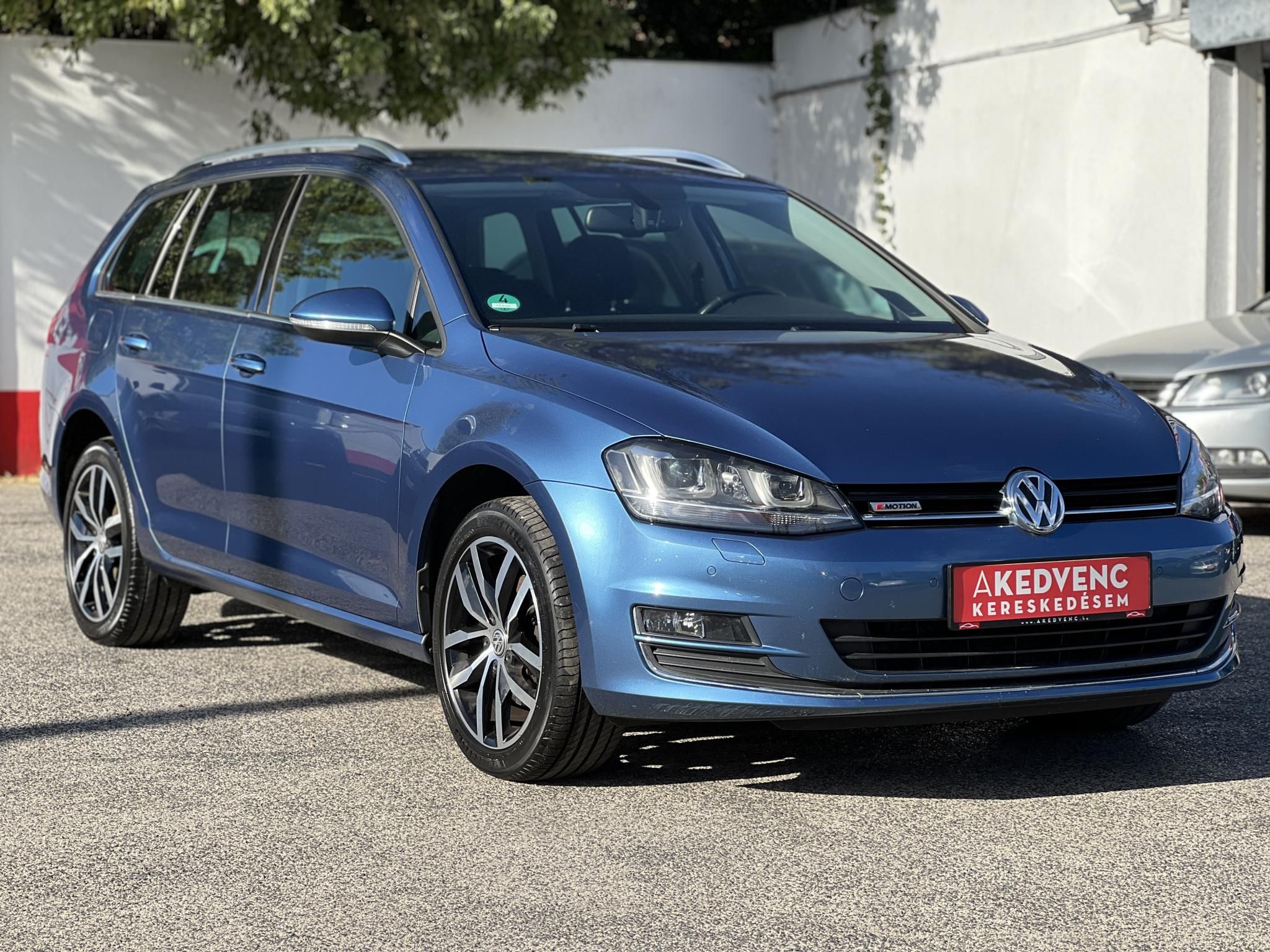 VOLKSWAGEN GOLF VII Variant 2.0 TDI Comfortline 4Motion Dynaudio HIFI. végig vezetett szervízkönyv