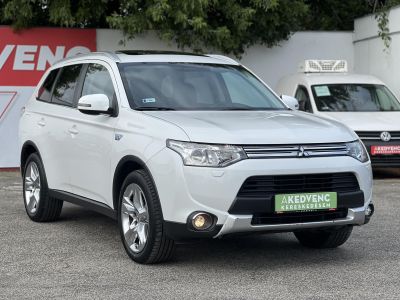 MITSUBISHI OUTLANDER 2.0 MIVEC Instyle Navi 4WD CVT
