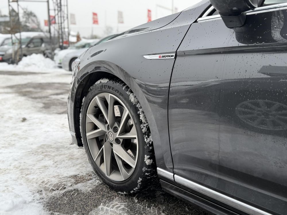 VOLKSWAGEN PASSAT VIII Variant 2.0 TSI BMT Highline 4Motion DSG R-line 280LE. Magyarországi. 115e km. Téli-nyári kerék garnitúra!