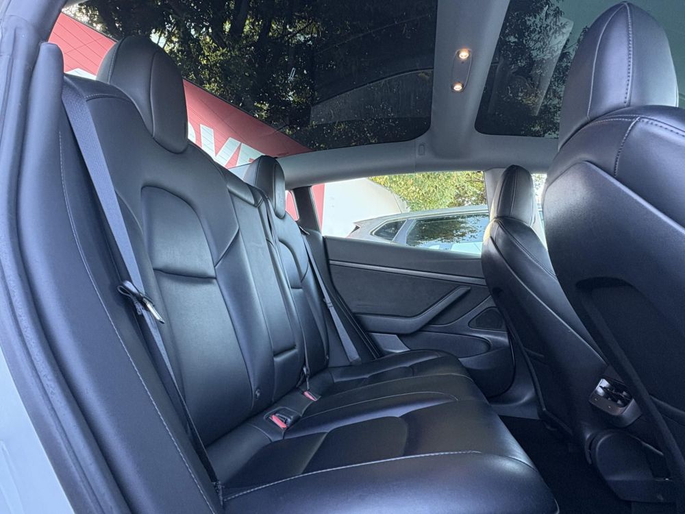 TESLA MODEL 3 Standard Range Plus Aut 62e km. mátrix LED. hőszivattyú. garanciális. premium hifi!