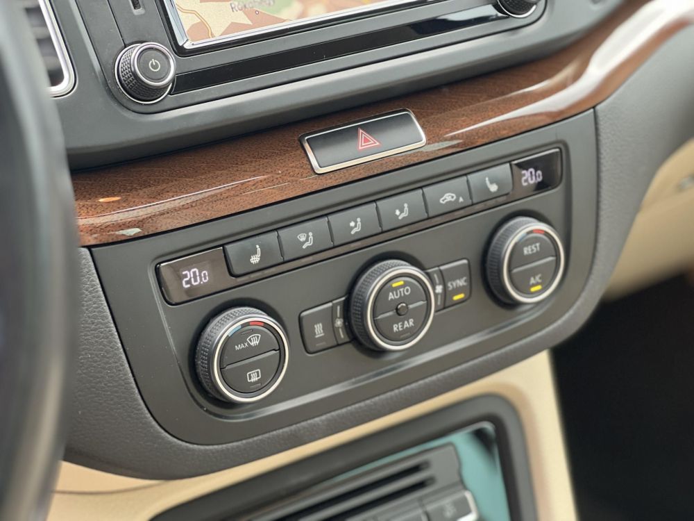 VOLKSWAGEN SHARAN 2.0 TDI BMT SCR Highline 4Motion DSG Egyedülálló szépség! Vaj bőr. tető. 4x4. 158e km+sok extra