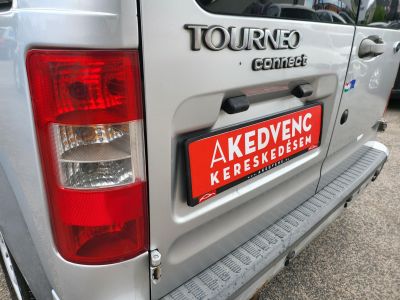 FORD TOURNEO CONNECT 1.8 TDCI 8 személyes Frissen szervizelt!