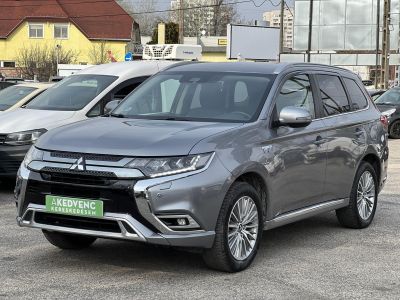 MITSUBISHI OUTLANDER 2.4 PHEV Instyle Premium 4WD CVT Magasan felszerelt. akár 40km elektromos hatótáv!