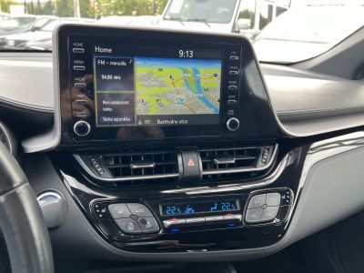 TOYOTA C-HR 1.8 Hybrid Comfort Business e-CVT LED Tempomat Carplay Ülésfűtés Navi Kamera Keyless Megkímélt!