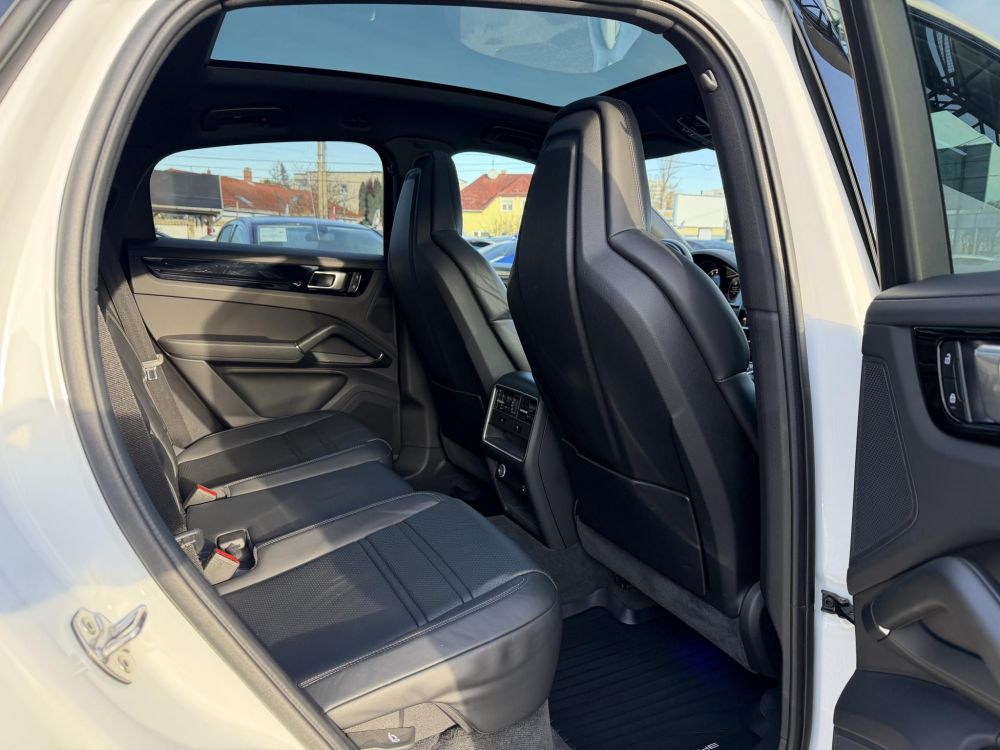 PORSCHE CAYENNE Coupé E-Hybrid Tiptronic ic 48e km. Sérülésmentes. 2027.12-ig zöld rendszám
