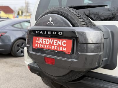 MITSUBISHI PAJERO 3.2 DI-D Instyle Navi (Automata) 117e km. M.o.-i. napfénytető. felező váltó. fakormány. megkímélt állapot!
