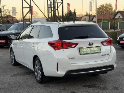 TOYOTA AURIS Touring Sports 1.8 HSD Executive Skyview (Automata) Panoráma Tempomat Ülésfűtés Kamera Keyless Navi