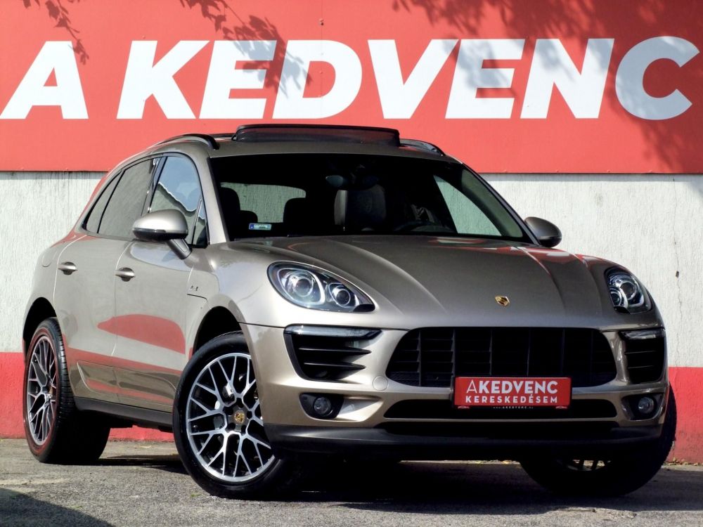 PORSCHE MACAN