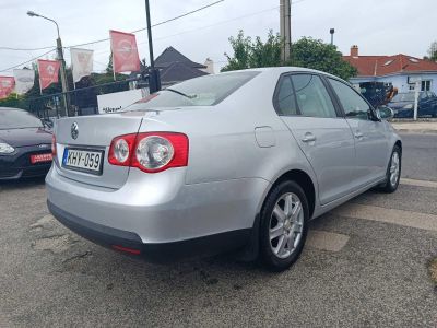 VOLKSWAGEN JETTA 1.6 Trendline Magyarországi Klíma Tempomat 198e km!