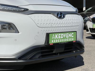 HYUNDAI KONA EV 64kWh Premium Magas felszereltség. megkímélt állapot! LED fényszóró Kamera Keyless Android!