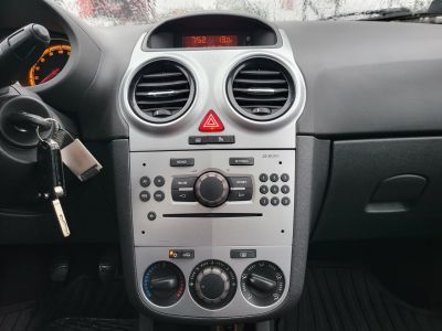 OPEL CORSA D 1.2 Color Edition M.o.-i. Klíma Tempomat Bluetooth 102e km! Téli-nyári garnitúra!