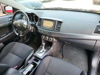 MITSUBISHI LANCER 1.8 Invite CVT Rockford Fosgate HIFI Tempomat Navi Kamera Ülésfűtés Vezetett szervizkönyv!