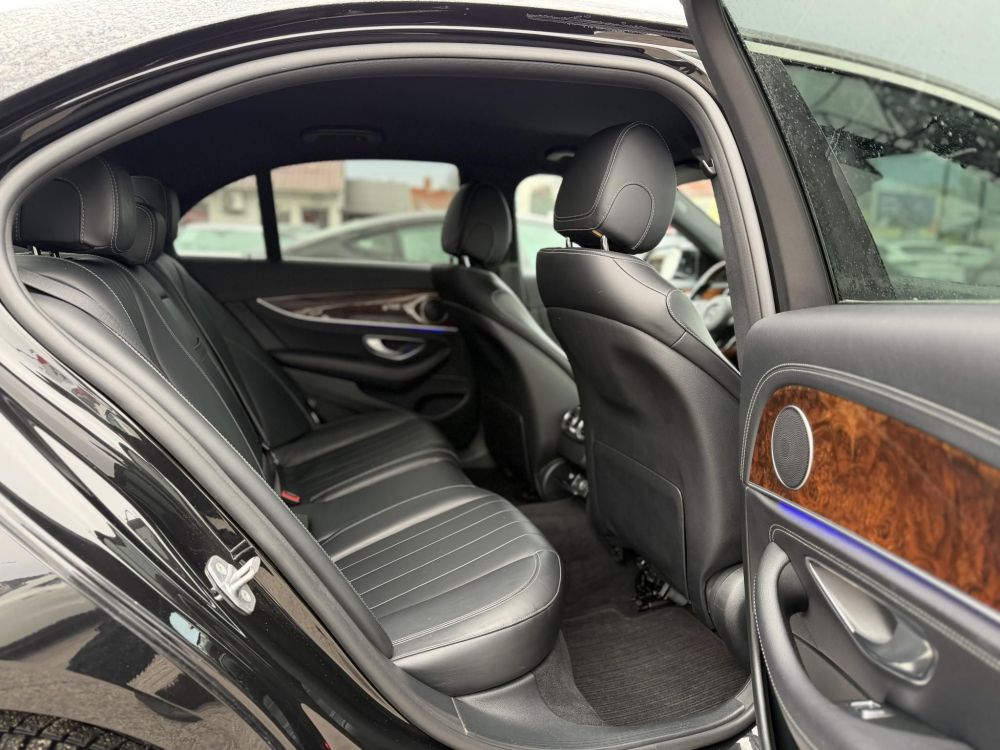 MERCEDES-BENZ E 220 d 9G-TRONIC Megkímélt állapot. LED Holttér HUD Carplay Fakormány 360kamera