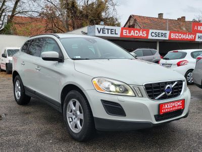 VOLVO XC60 2.0 D Momentum Geartronic Magyarországi Xenon Navi Tempomat Ülésfűtés Bőr