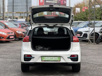 KIA NIRO e-Niro 64kWh Silver 455 km wltp hatótáv. carplay. tempomat. vezetéstámogató rendszerek!