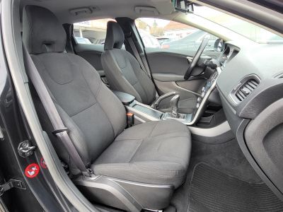 VOLVO V40 1.6 D [D2] Momentum Tempomat Digitiklíma Megkímélt!