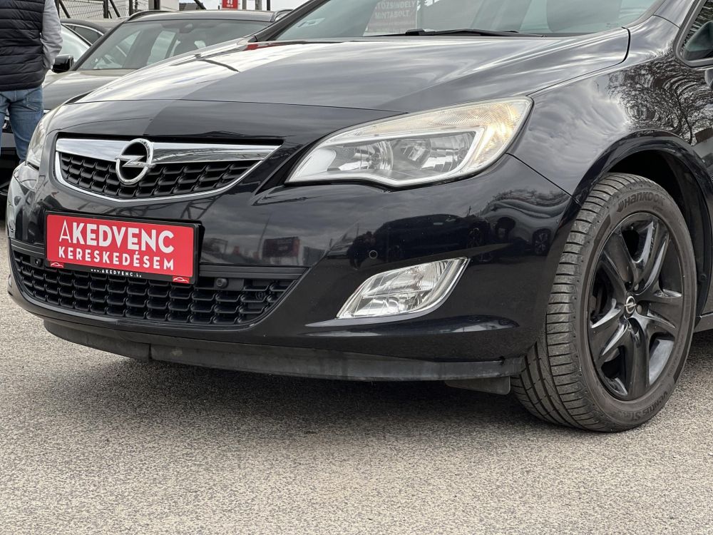 OPEL ASTRA Sports Tourer 2.0 CDTI Sport Tempomat Digitklíma Tolatóradar Multikormány Ülésfűtés