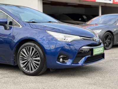 TOYOTA AVENSIS Touring Sports 2.0 D-4D Executive Magyarországi. Gyári fényezés. Végig vezetett szervizkönyv!