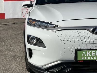 HYUNDAI KONA EV 64kWh Premium Magas felszereltség. megkímélt állapot! LED fényszóró Kamera Keyless Android!