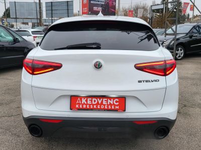 ALFA ROMEO STELVIO 2.2 D(Automata) Sprint LED Távtartó Sávtartó Navigáció Keyless Kamera Félbőr