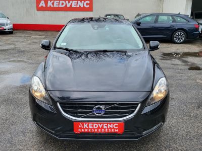 VOLVO V40 1.6 D [D2] Momentum Tempomat Digitiklíma Megkímélt!