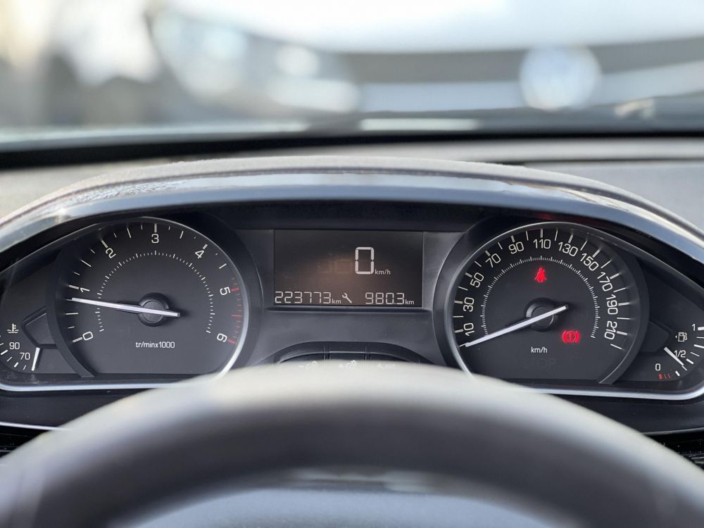 PEUGEOT 208 1.6 BlueHDi Active M.o.-i. 1.tul. klíma. 5L/100km. vezérlés cserélve!