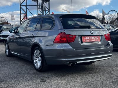 BMW 320d xDrive Touring (Automata) Bordó bőr belső.153e km. M.o.-i. frissen szervizelt! panoráma tető ülésfűtés