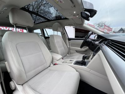 VOLKSWAGEN PASSAT Variant 2.0 TDI BMT Highline DSG Vaj belső. panorámatető. kamera. vezérlés kicserélve