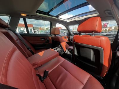 BMW 320d xDrive Touring (Automata) Bordó bőr belső.153e km. M.o.-i. frissen szervizelt! panoráma tető ülésfűtés