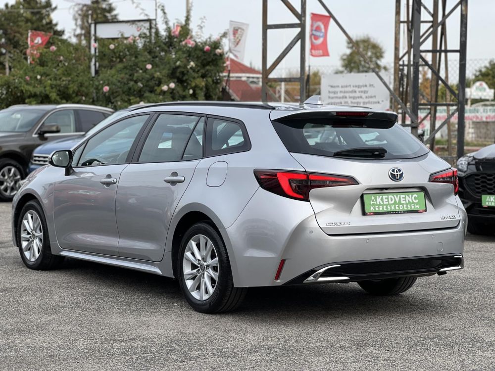 TOYOTA COROLLA Touring Sports 1.8 Hybrid Comfort Business e-CVT 108e km. M.o.-i. 1.tul. sérülésmentes. dokumentált előélet!
