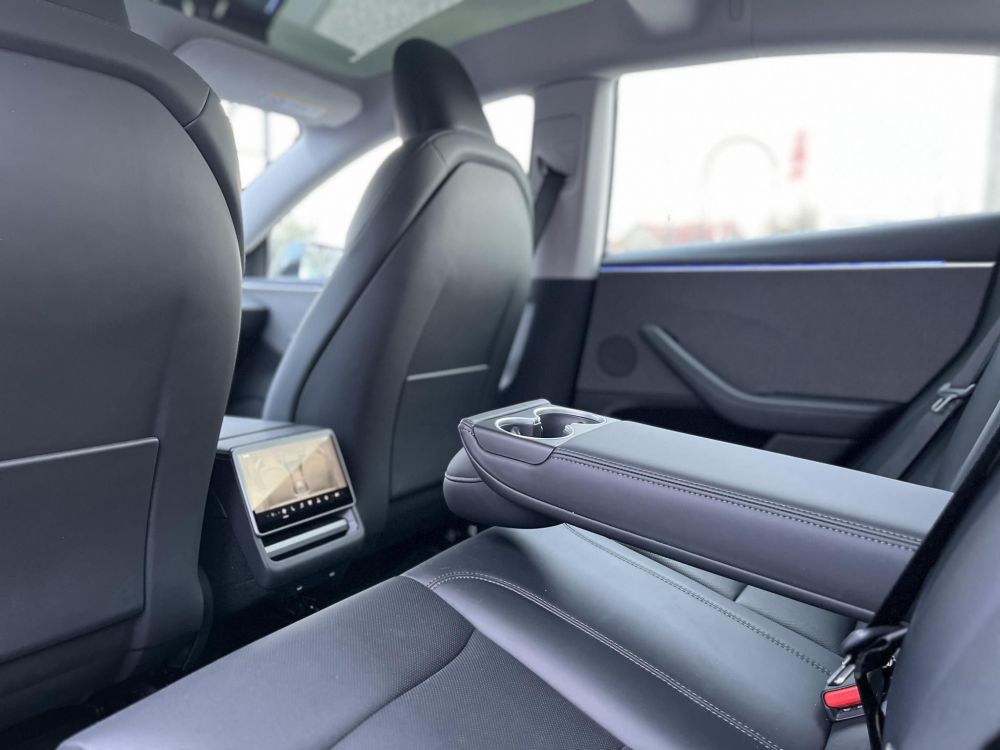 TESLA MODEL 3 RWD (Automata) HIGHLAND 27e km. AMD Ryzen. Gyári garancia 2032-ig. 500km hatótáv!