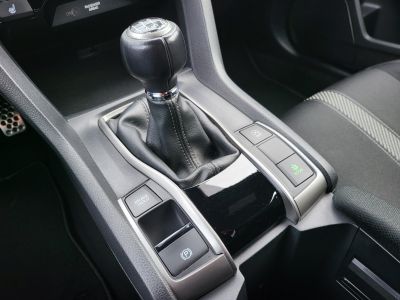 HONDA CIVIC 1.0 T Elegance Navi M.o.i. 1.tul. Márkaszervizelt! 150e km-ig garanciális!