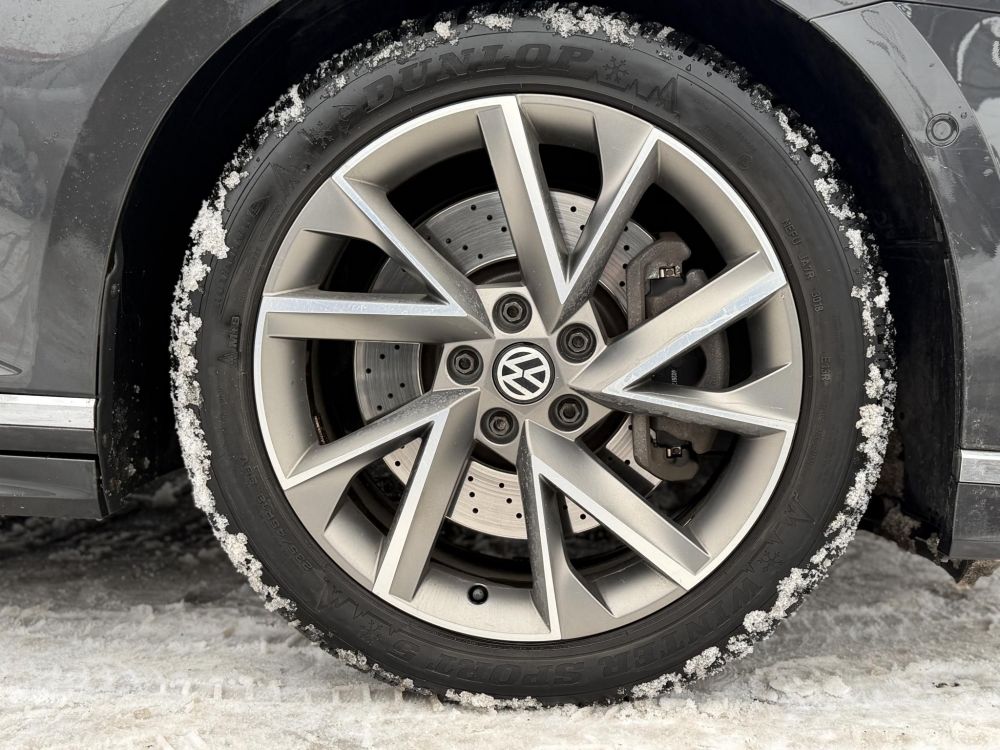 VOLKSWAGEN PASSAT VIII Variant 2.0 TSI BMT Highline 4Motion DSG R-line 280LE. Magyarországi. 115e km. Téli-nyári kerék garnitúra!