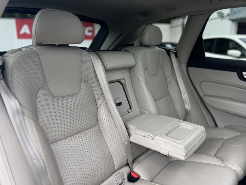 VOLVO XC60 2.0 [T8] Twin Engine Inscription AWD Geartronic M.o.-i. Volvo Galériában szervizelt. vezérlés cserélve. teljes felszereltség!
