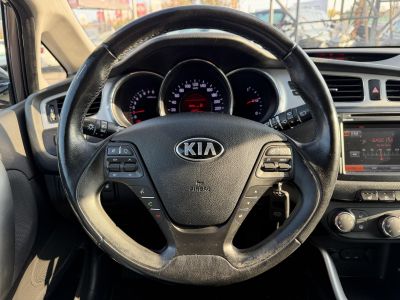 KIA CEE'D 1.4 CVVT EX 72e km. Tempomat Ülésfűtés Kamera Kormányfűtés Navi