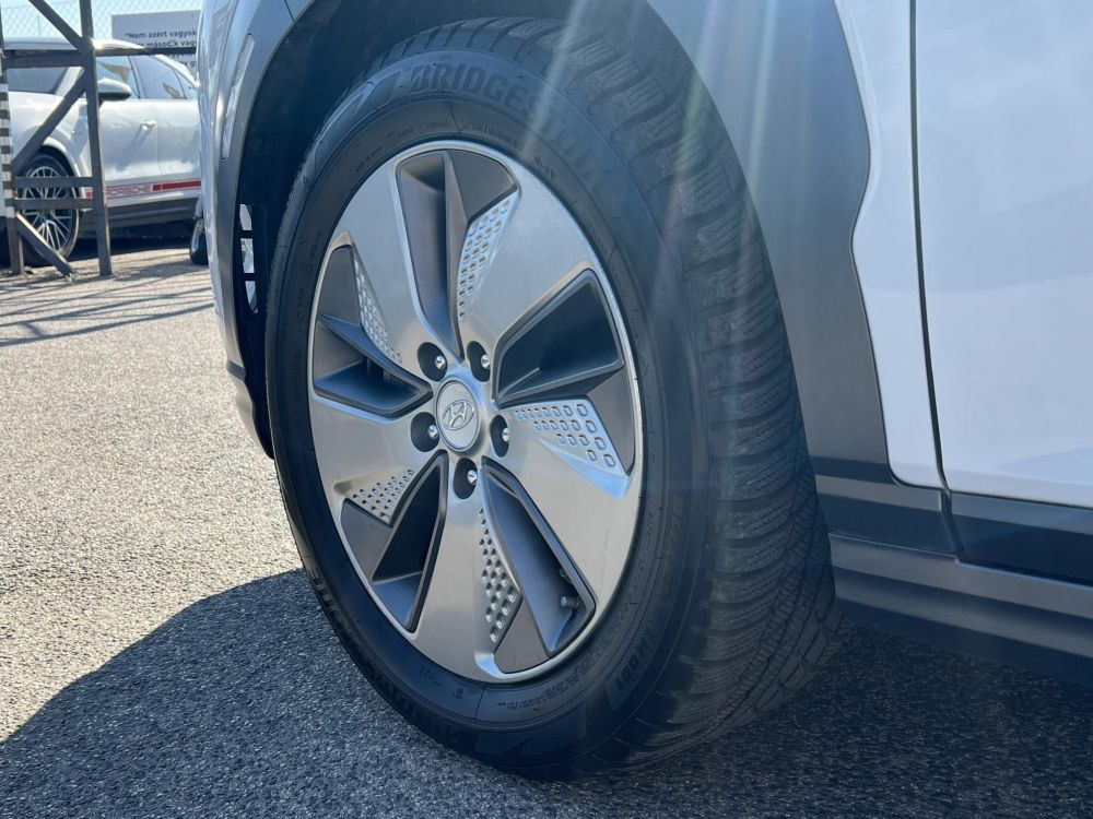 HYUNDAI KONA EV 64kWh Premium Magas felszereltség. megkímélt állapot!