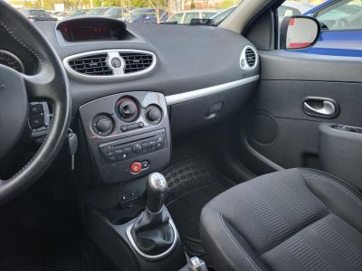 RENAULT CLIO 1.2 16V Authentique M.o.-i. 110e km! Klíma El.ablak Téli/Nyári gumi