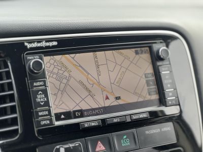 MITSUBISHI OUTLANDER 2.0 PHEV Instyle Navi 4WD CVT