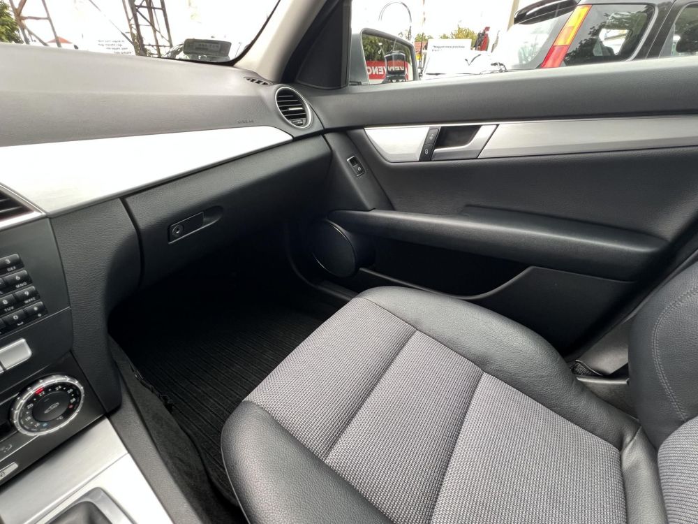 MERCEDES-BENZ C 220 CDI BlueEFFICIENCY Avantgarde (Automata) AMG csomag. Téli-nyári garnitúra. Álomszép beltér!