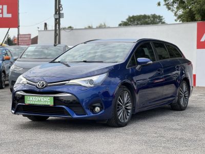 TOYOTA AVENSIS Touring Sports 2.0 D-4D Executive Magyarországi. Gyári fényezés. Végig vezetett szervizkönyv!