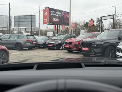 MERCEDES-AMG S 63 4Matic+ 9G-TRONIC 46e km. MAGIC SKY CONTROL. Újszerű állapot. Designo belső!